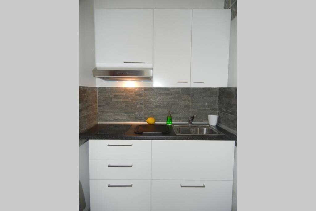 "Little Sicilian Home"-Room With A Private Bathroom & Kitchen -Fridge - And Shared A Beautiful Terrace On Hostel Taormina Center 外观 照片